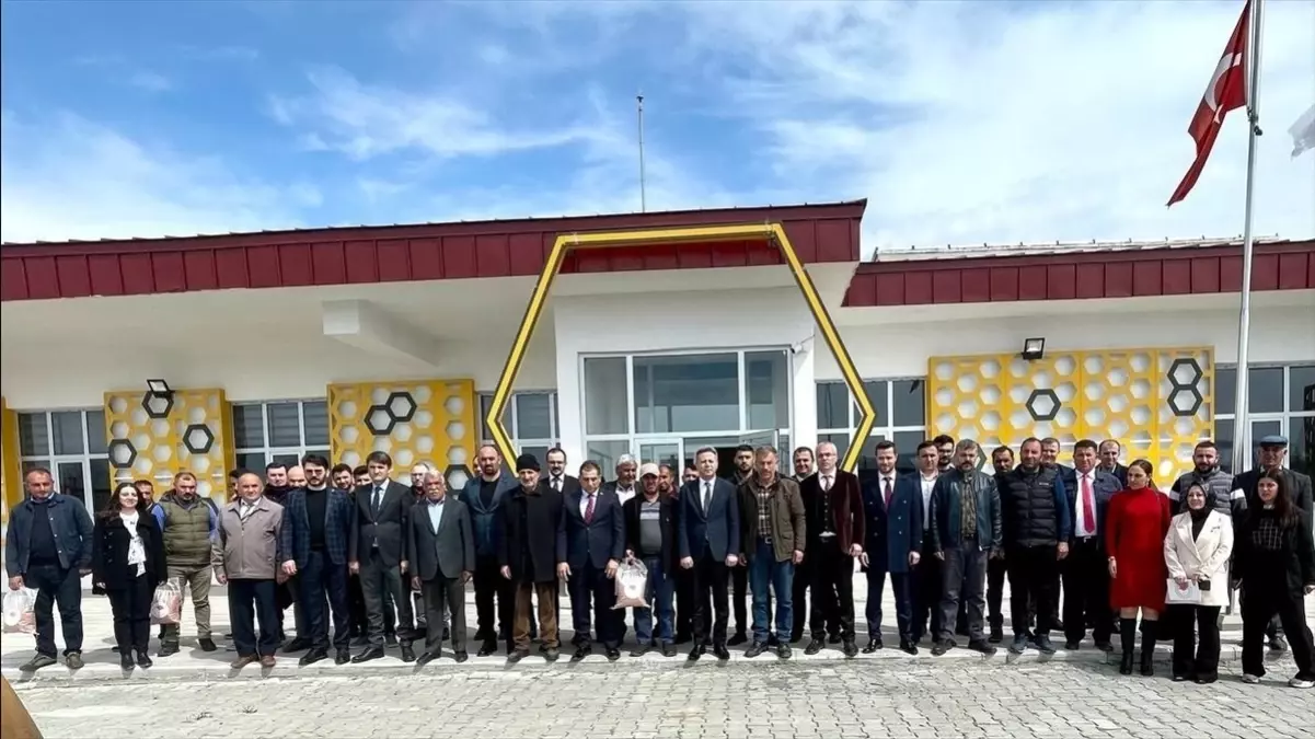 Ardahan\'da 362 Üreticiye 181 Ton Arpa ve Yulaf Tohumu Dağıtıldı