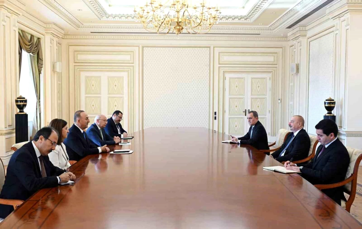 Azerbaycan Cumhurbaşkanı İlham Aliyev, TBMM NATO PA Türk Delegasyonu Başkanı Mevlüt Çavuşoğlu\'nu Kabul Etti