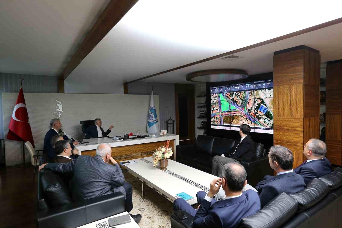 Kayseri Büyükşehir Belediye Başkanı Kartal Katlı Kavşağı Projesi Hakkında Brifing Aldı
