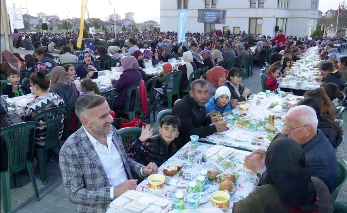 Kocasinan Belediyesi Argıncık Kayabaşı Mahallesinde İftar Programı Düzenledi