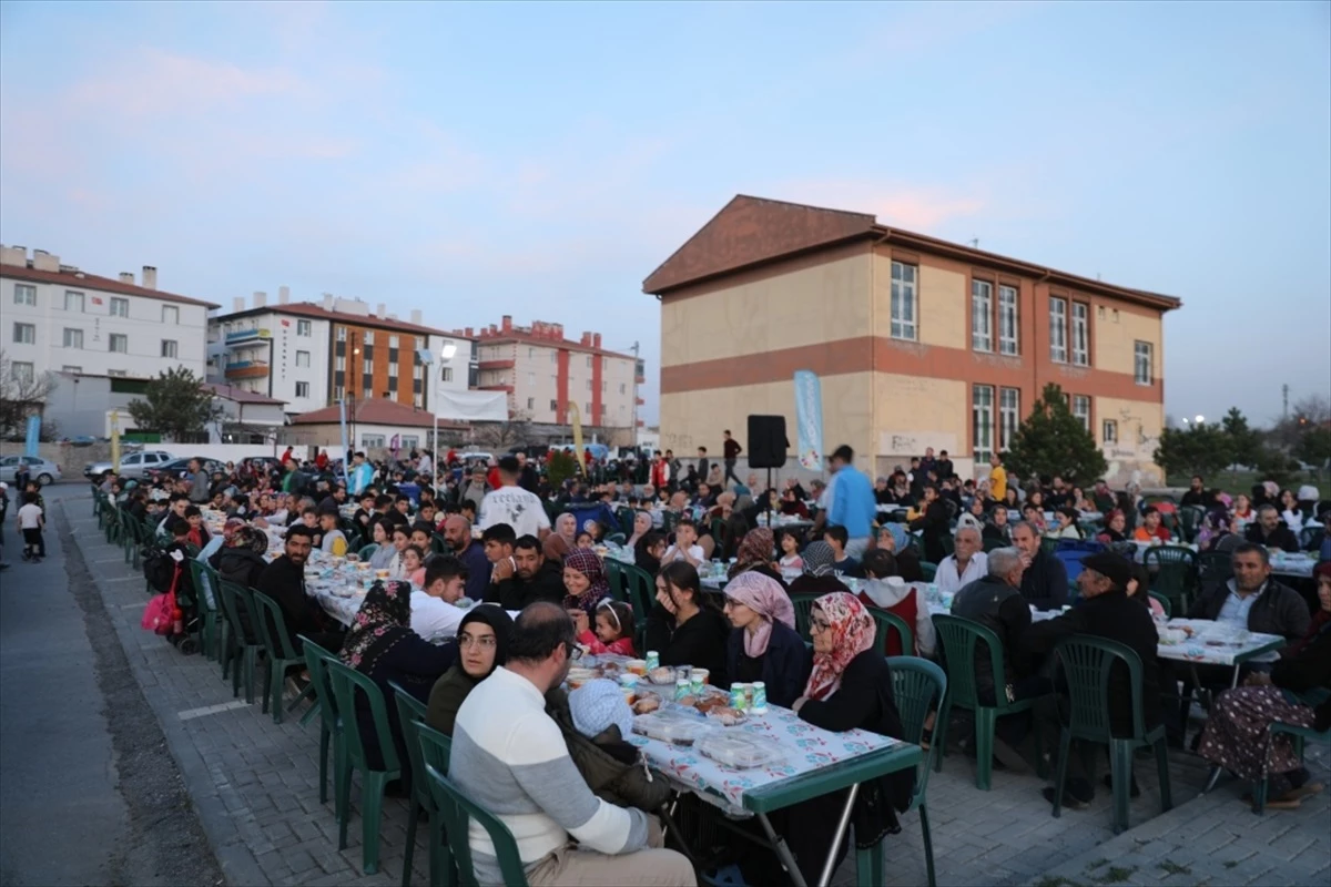 Kocasinan Belediye Başkanı Ahmet Çolakbayrakdar, vatandaşlarla iftar programında buluştu
