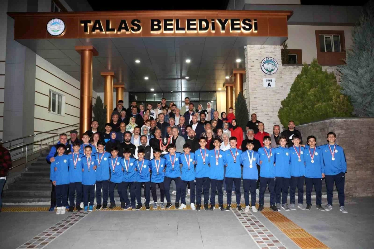 Talasgücü Belediyespor U14 Takımı Türkiye Şampiyonu Oldu