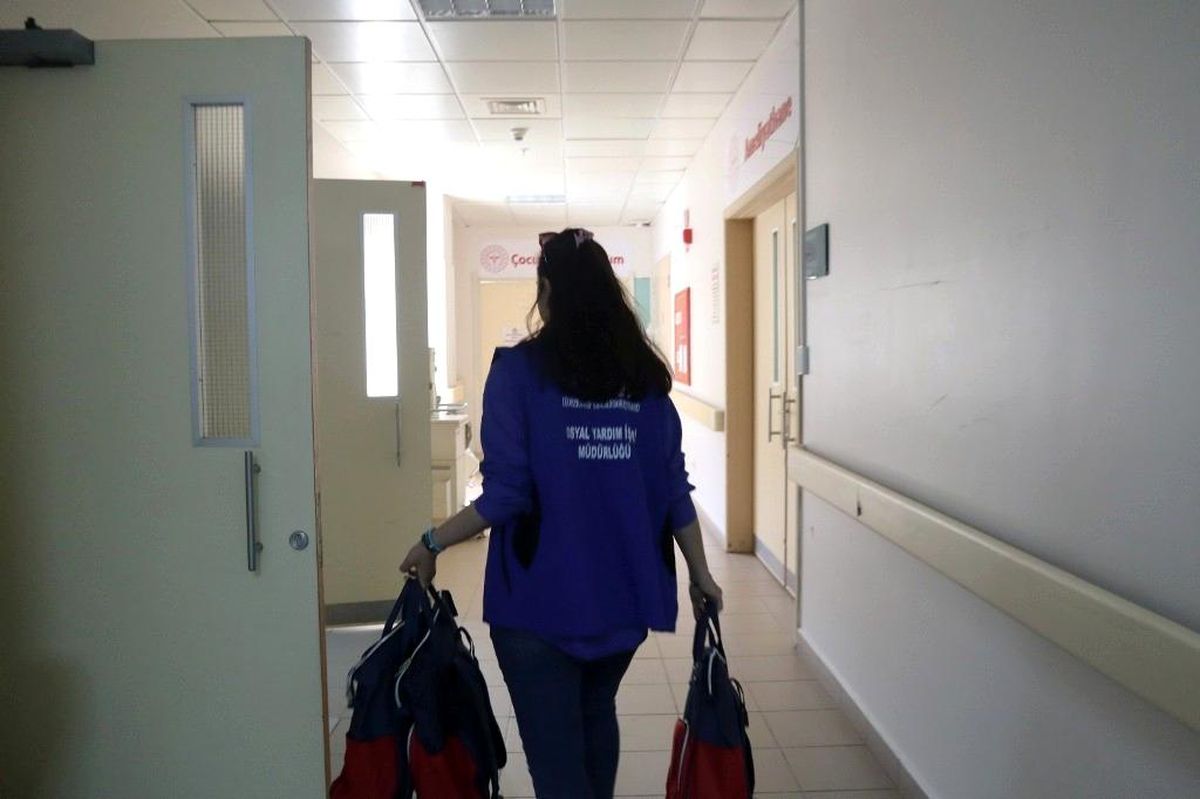 Düzce Belediyesi Yeni Doğan Bebeklere Hediye Paketi Dağıtıyor