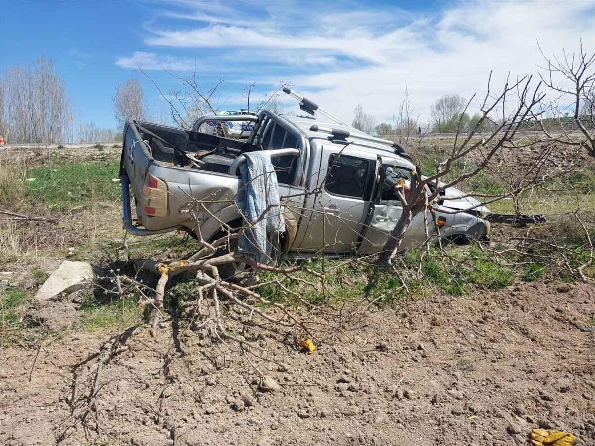 Beyşehir ilçesinde kamyonet devrildi, sürücü yaralandı