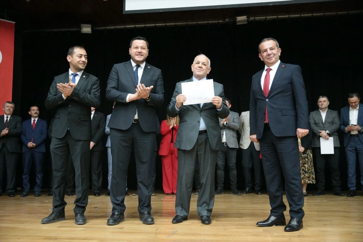 CHP\'li Tanju Özcan, Bolu Belediye Başkanlığı için mazbatasını aldı