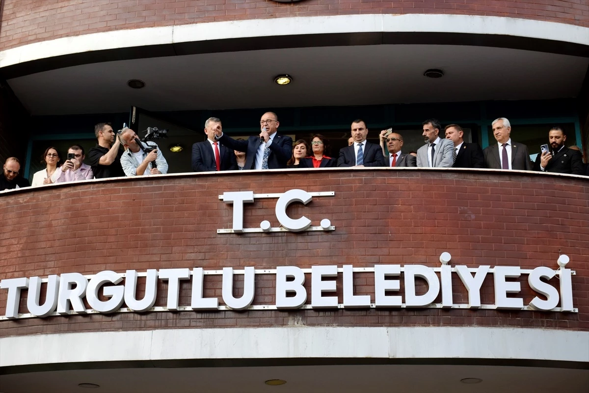 CHP\'li Çetin Akın, Turgutlu Belediye Başkanı olarak ikinci kez seçildi