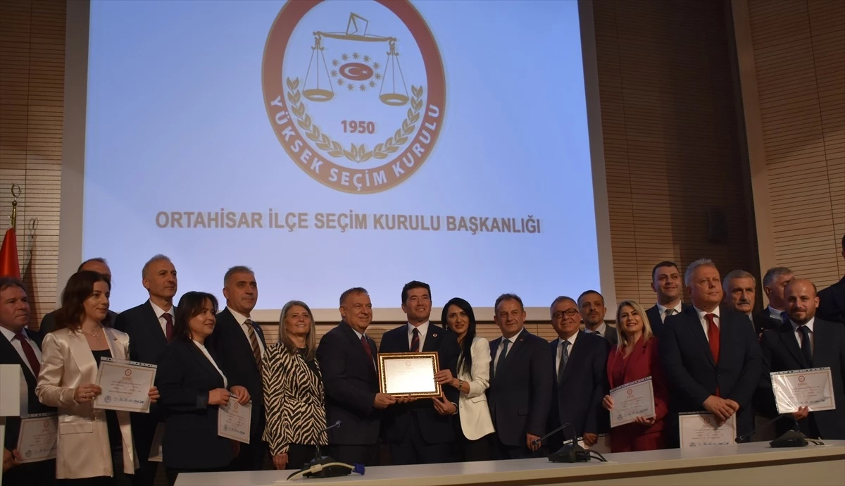 CHP\'den Ortahisar Belediye Başkanlığına seçilen Ahmet Kaya mazbatasını aldı