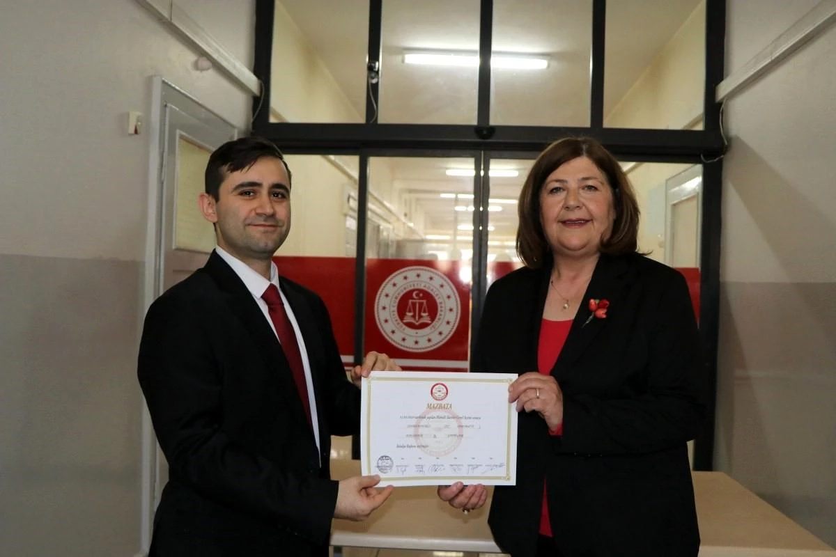 Çifteler Belediye Başkanı Zehra Konakçı ve Meclis Üyeleri Mazbatalarını Aldı
