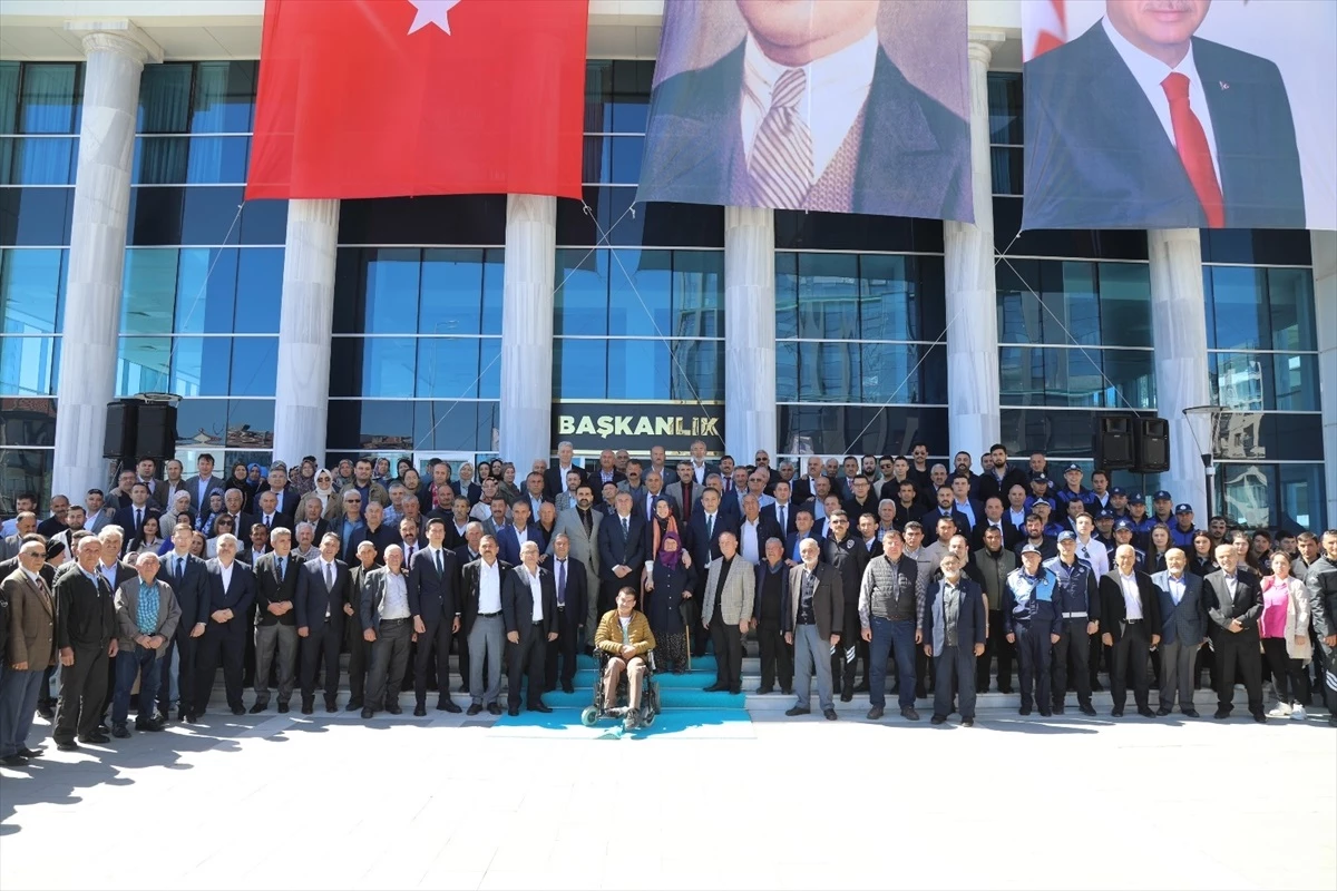 Çubuk Belediye Başkanı Baki Demirbaş mazbatasını aldı