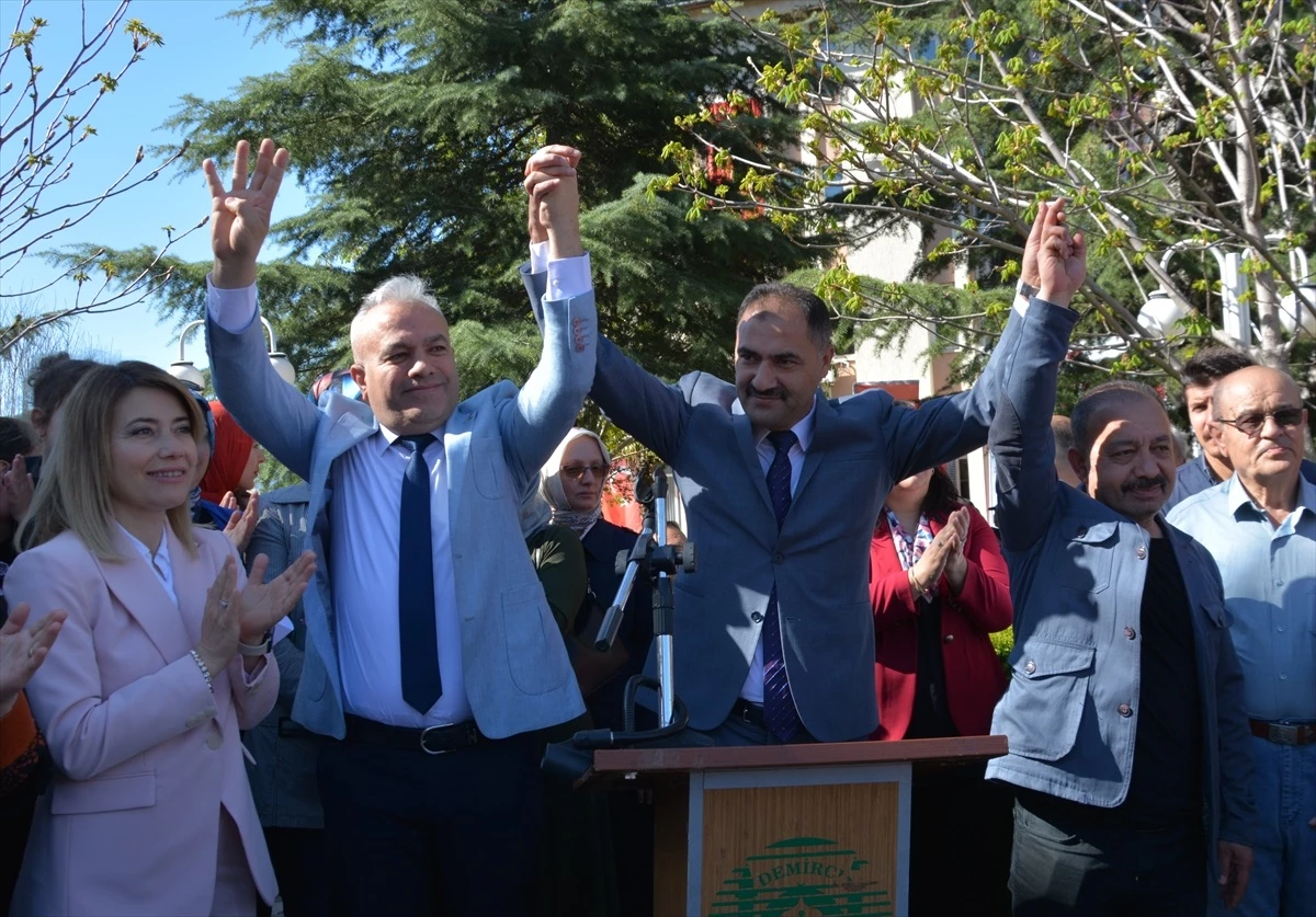 Erkan Kara, Demirci Belediye Başkanlığına seçildi