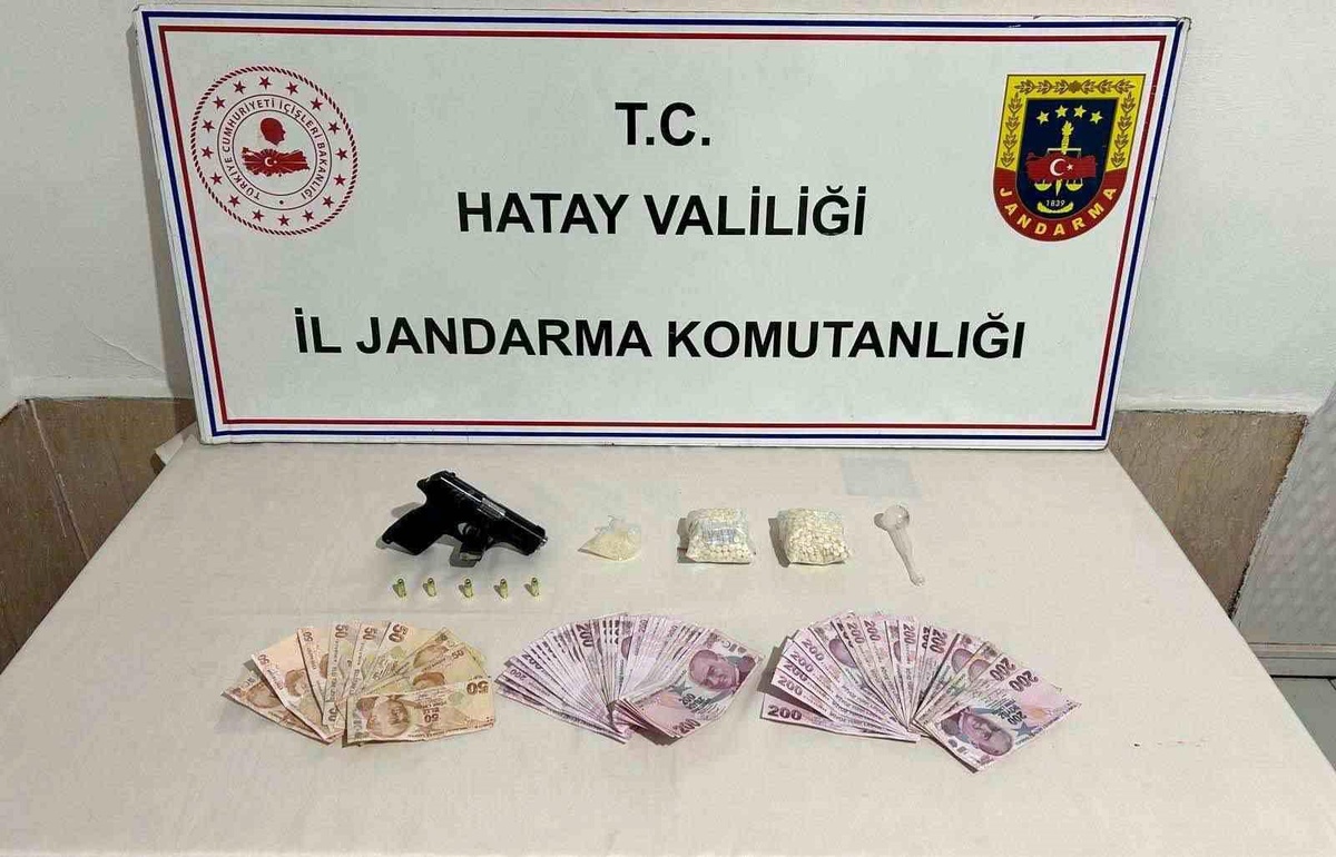 Hatay\'da Jandarma Operasyonu: 13 Şüpheli Yakalandı, Uyuşturucu Maddeler Ele Geçirildi