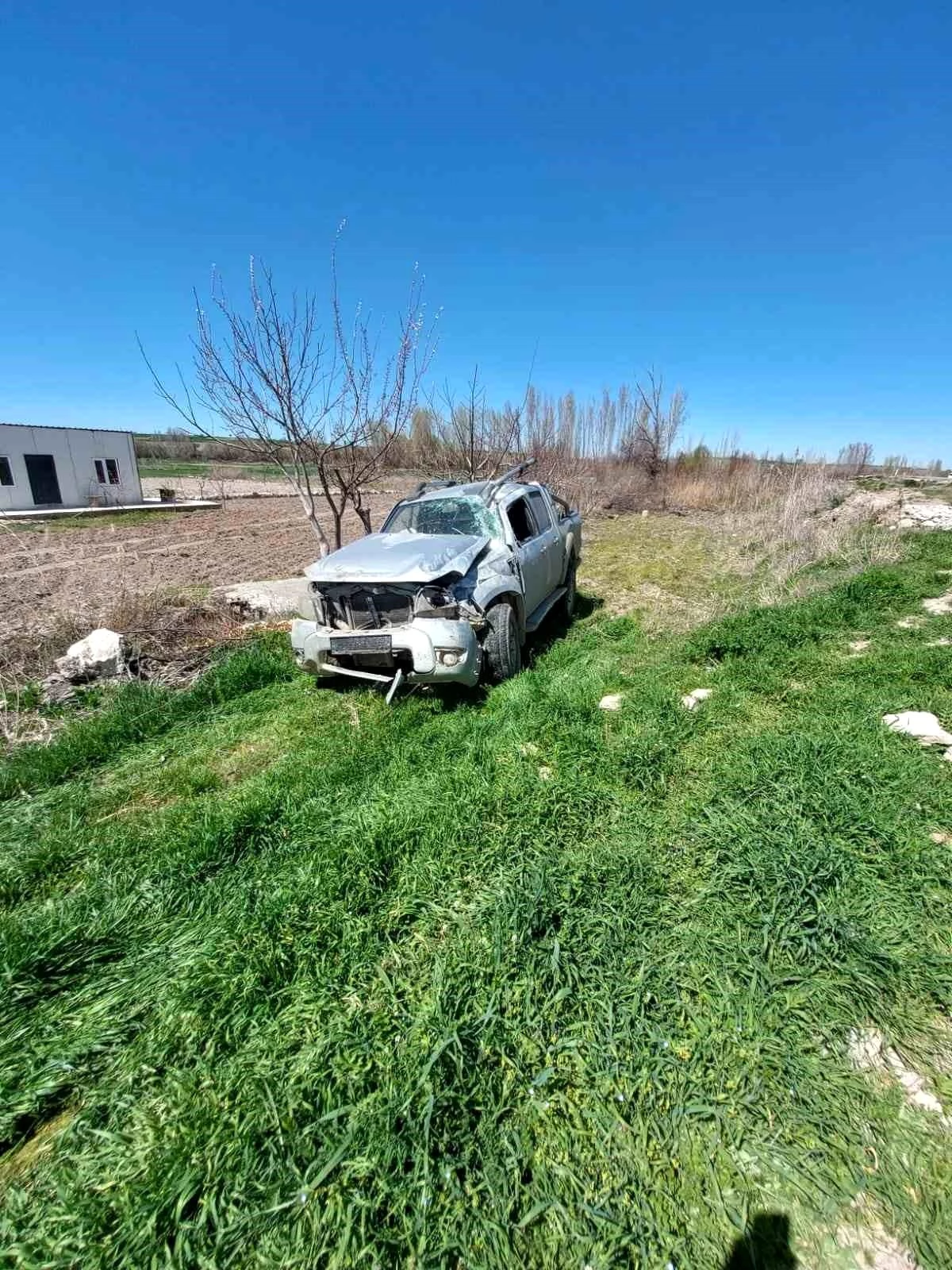 Konya Beyşehir\'de Kamyonet Takla Attı: Sürücü Yaralandı