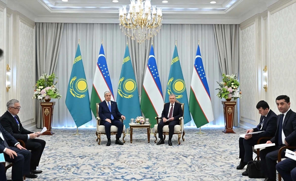 Kazakistan ve Özbekistan Cumhurbaşkanları Hive\'de Buluştu