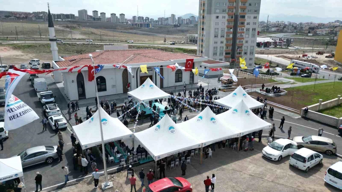 Melikgazi Belediyesi ve Hayırsever Kemal Elmacıoğlu işbirliğiyle yeni cami açıldı
