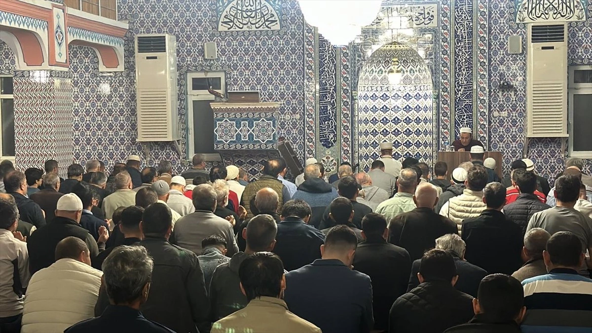 Konya, Afyonkarahisar, Aksaray ve Karaman\'da Kadir Gecesi dolayısıyla camilerde program düzenlendi