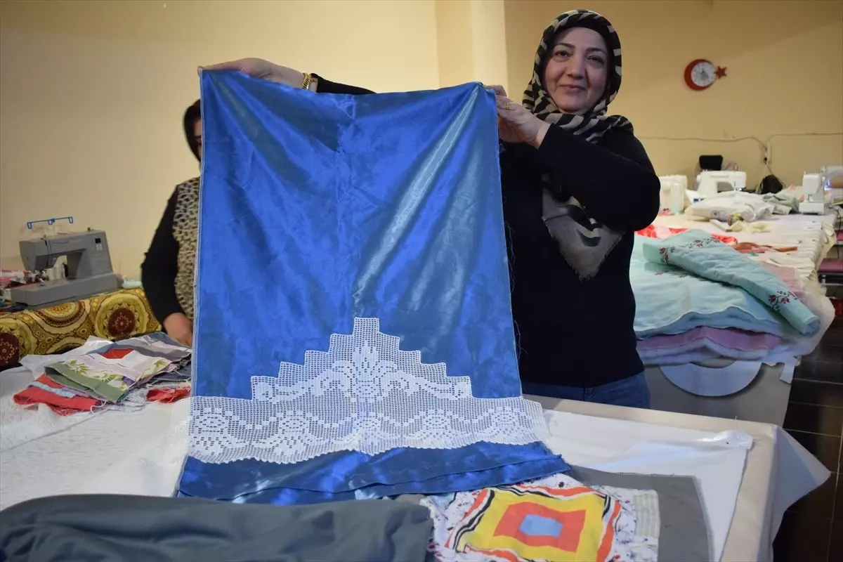Malatya\'da Halk Eğitim Merkezi\'nin Açtığı Mefruşat Kursu Ev Ekonomilerine Katkı Sağlıyor