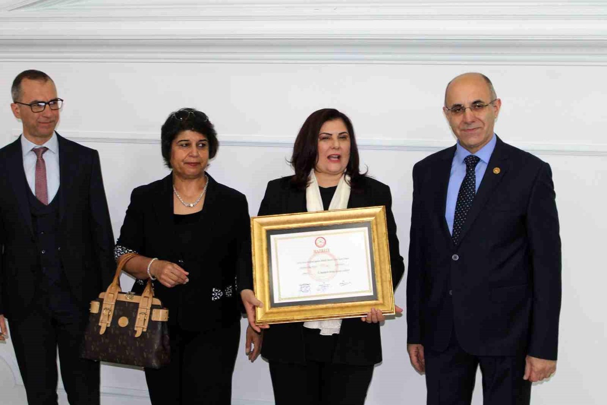 Özlem Çerçioğlu, mazbatanın yemekhanede verilmesine tepki gösterdi