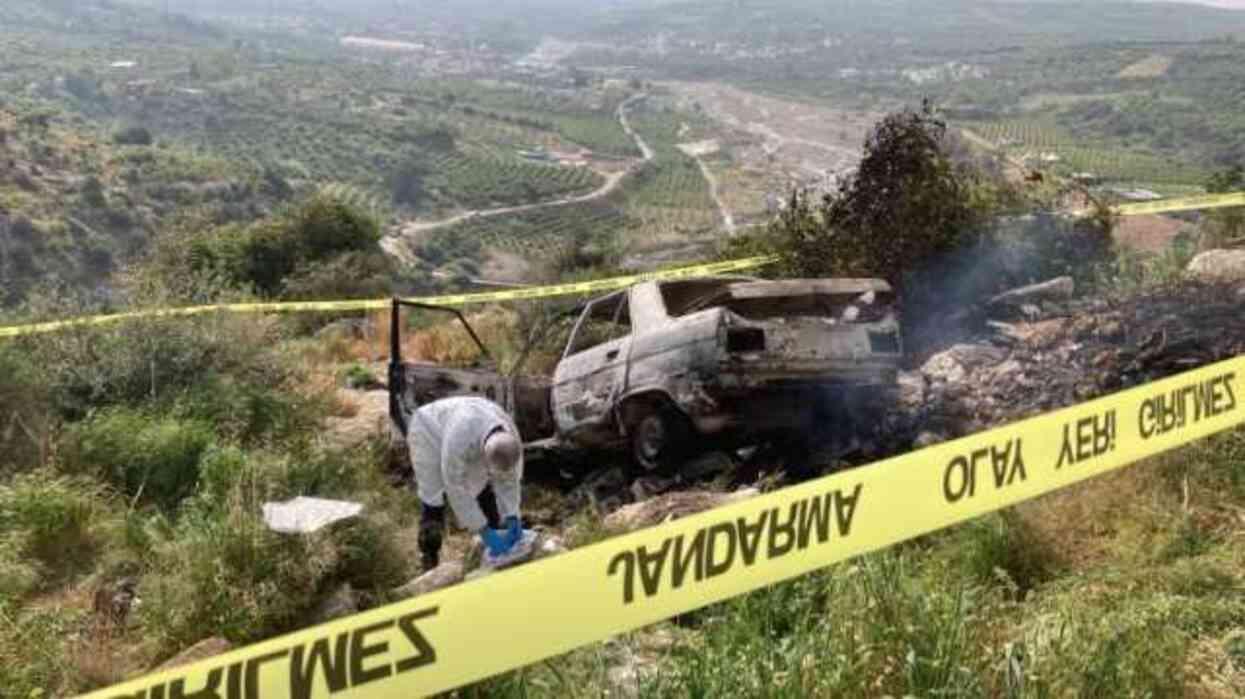 Mersin'de bir anne ve oğlu evde, baba ise arabada yanarak ölmüş halde bulundu