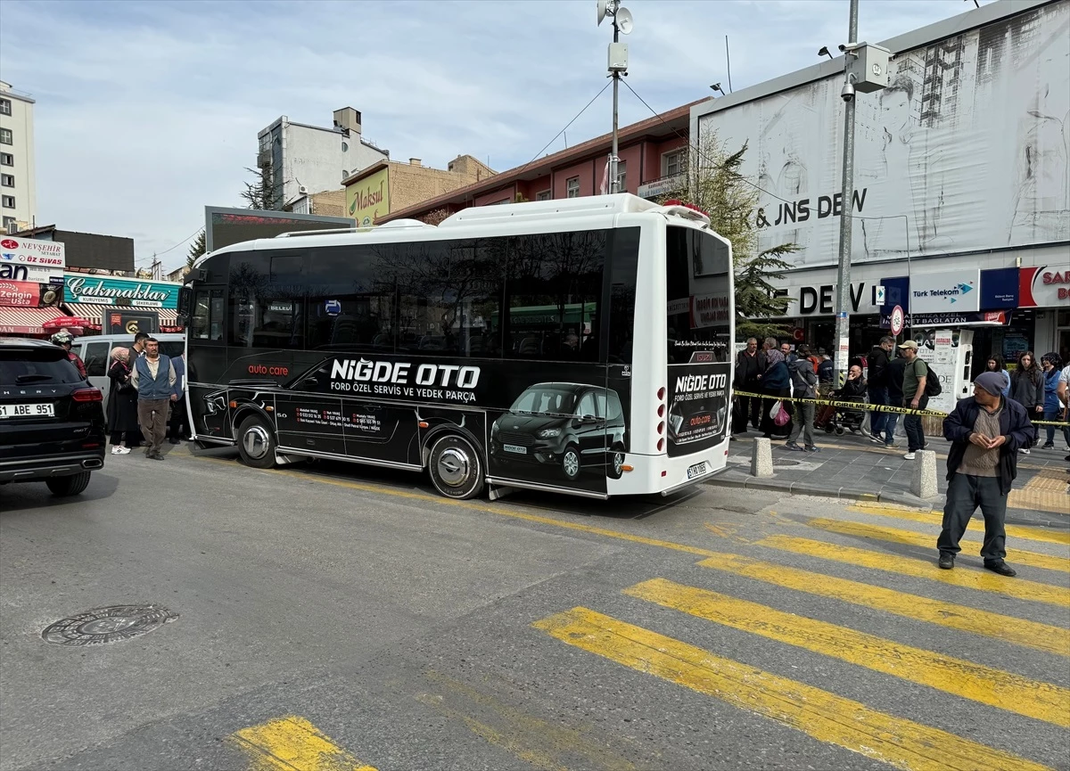 Niğde\'de yol verme nedeniyle çıkan kavgada otobüs şoförü pompalı tüfekle vuruldu