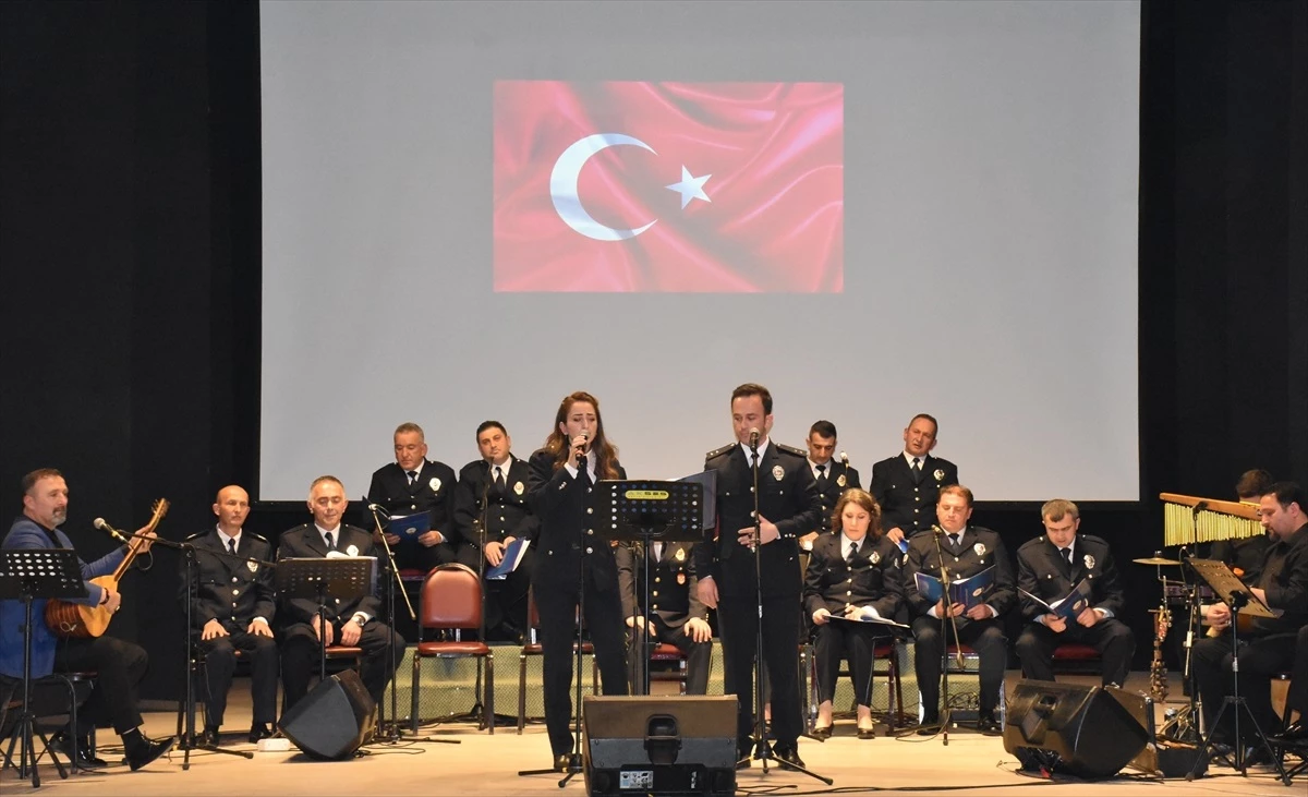 Ordu\'da Emniyet Personeli Türk Polis Teşkilatı\'nın Kuruluş Yıl Dönümünde Müzik Dinletisi Sundu