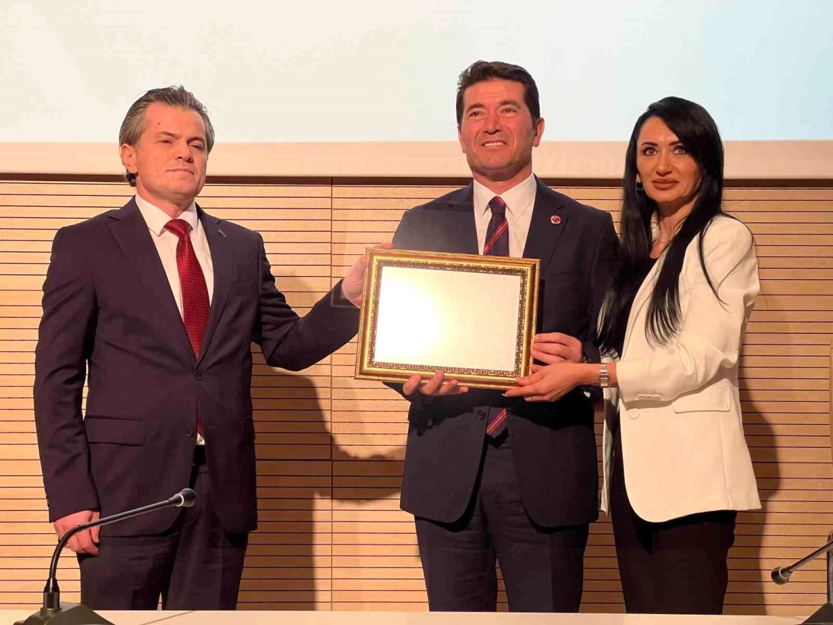 Ahmet Kaya Ortahisar Belediye Başkanı olarak mazbatasını aldı
