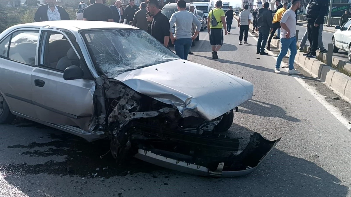 Samsun Çarşamba\'da Trafik Kazası: 2 Yaralı