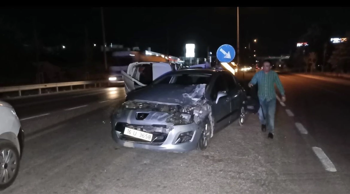 Bursa\'da otomobil ile hafif ticari araç çarpıştı: 9 yaralı