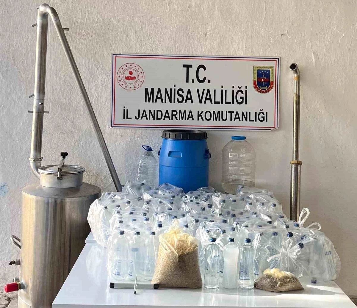 Manisa\'da evde sahte rakı operasyonu: 54 litre sahte rakı ele geçirildi