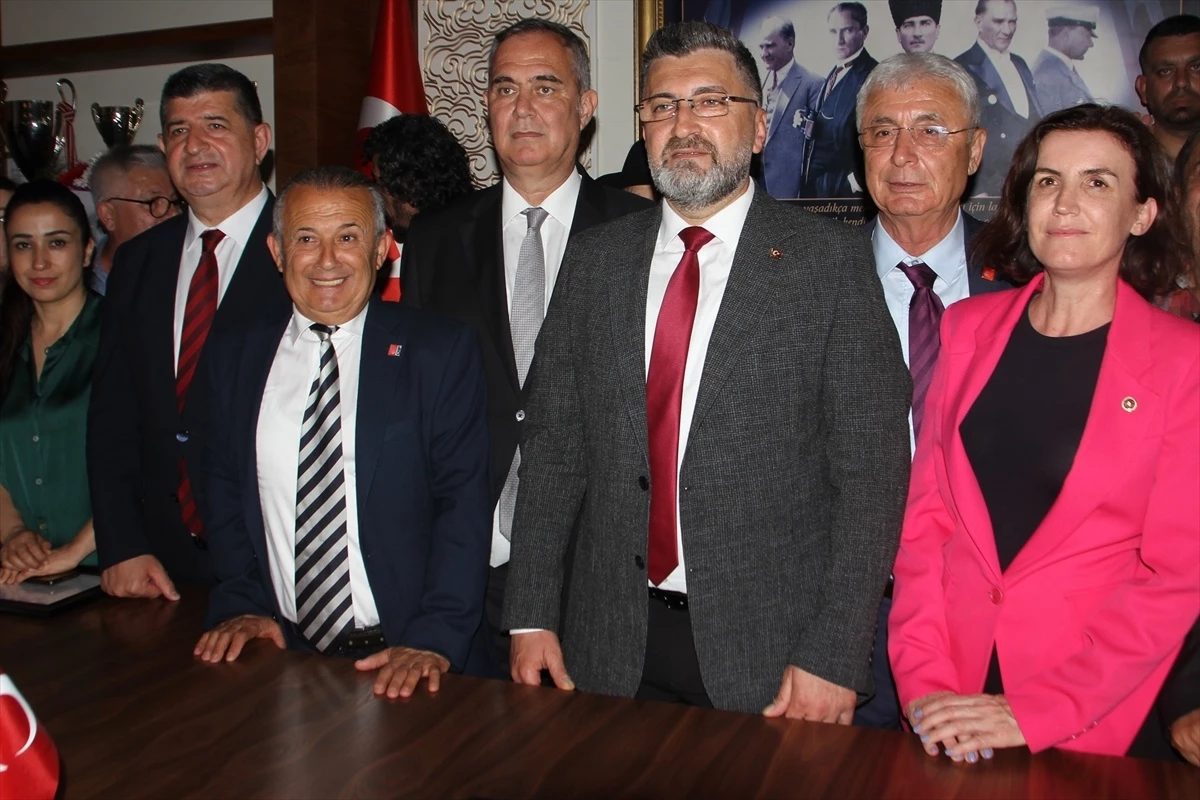 CHP\'den Serik Belediye Başkanı Kadir Kumbul görevi teslim aldı