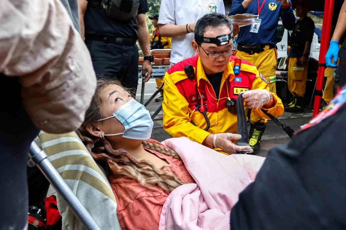 Tayvan\'da 7.2 Büyüklüğündeki Depremde Hayatını Kaybedenlerin Sayısı 12\'ye Yükseldi