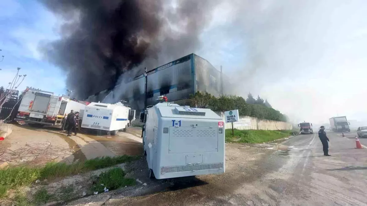 Tekirdağ\'ın Ergene ilçesindeki tekstil fabrikasında yangın çıktı