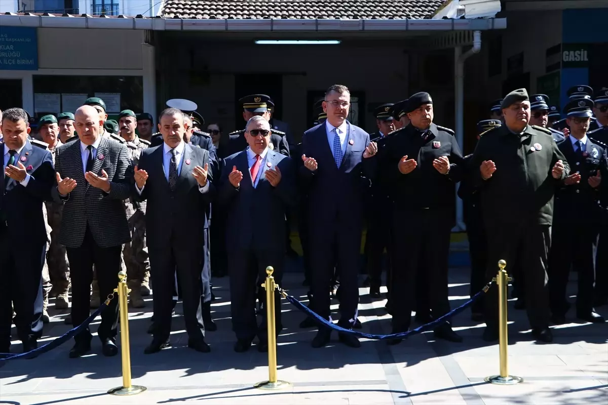 Tekirdağ\'da Polis Haftası kapsamında şehitlerin kabirleri ziyaret edildi