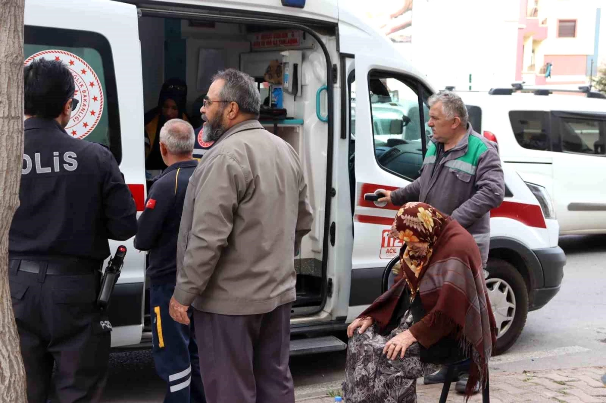 Kayseri\'de Otomobil Halk Otobüsüne Çarptı: 2 Kişi Yara Almadan Kurtuldu