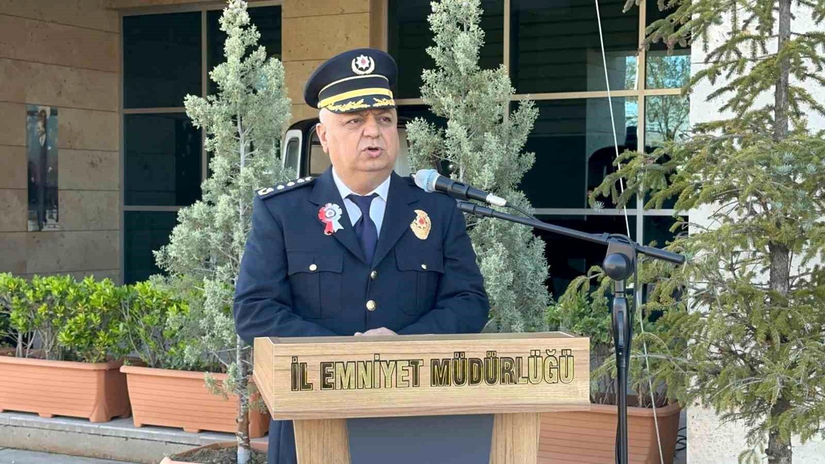 Uşak İl Emniyet Müdürlüğü Polis Haftası kutlamalarında şehitliği ziyaret etti