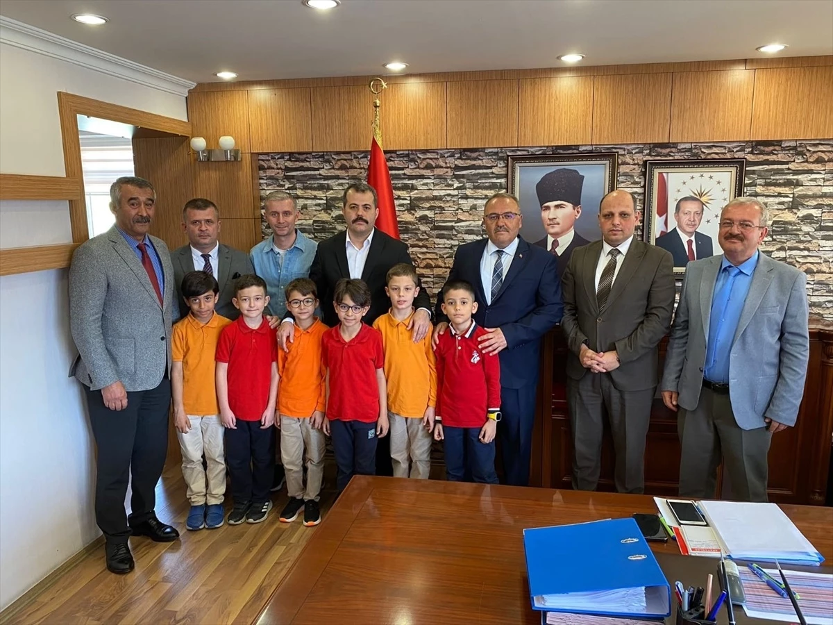 Karadeniz Bölgesi İlkokul Öğrencileri Zeka Oyunları Yarışması\'nda Türkiye Finallerine Katılmaya Hak Kazandı
