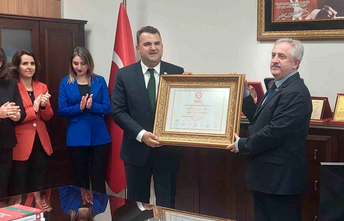 Tekirdağ Büyükşehir Belediye Başkanı ve Süleymanpaşa Belediye Başkanı mazbatalarını aldı