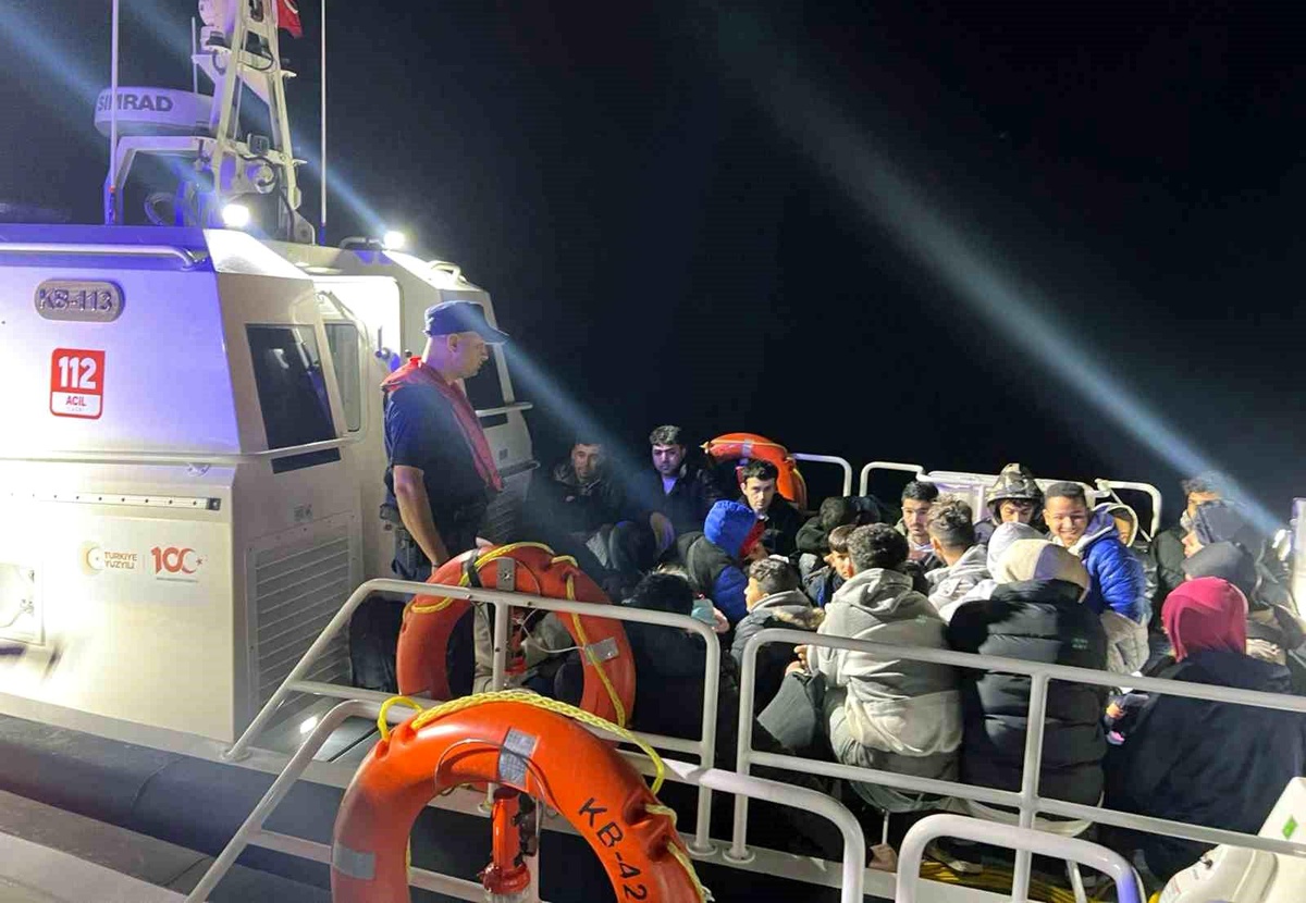 Muğla\'nın Datça ilçesi açıklarında 25 düzensiz göçmen yakalandı