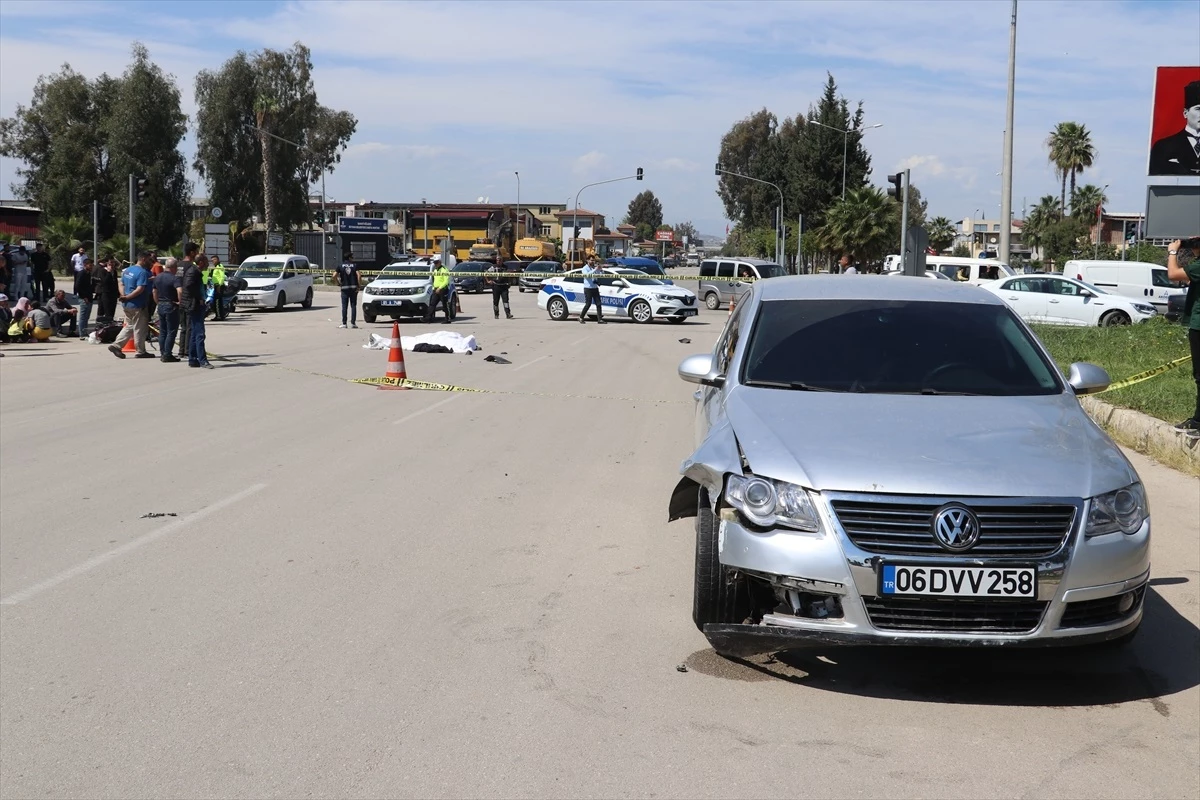 Adana\'da Otomobil ile Motosiklet Çarpıştı: 1 Ölü, 1 Yaralı