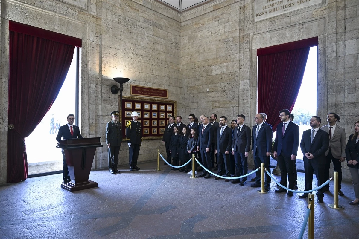 Anadolu Ajansı, 104. kuruluş yıl dönümünde Anıtkabir\'i ziyaret etti