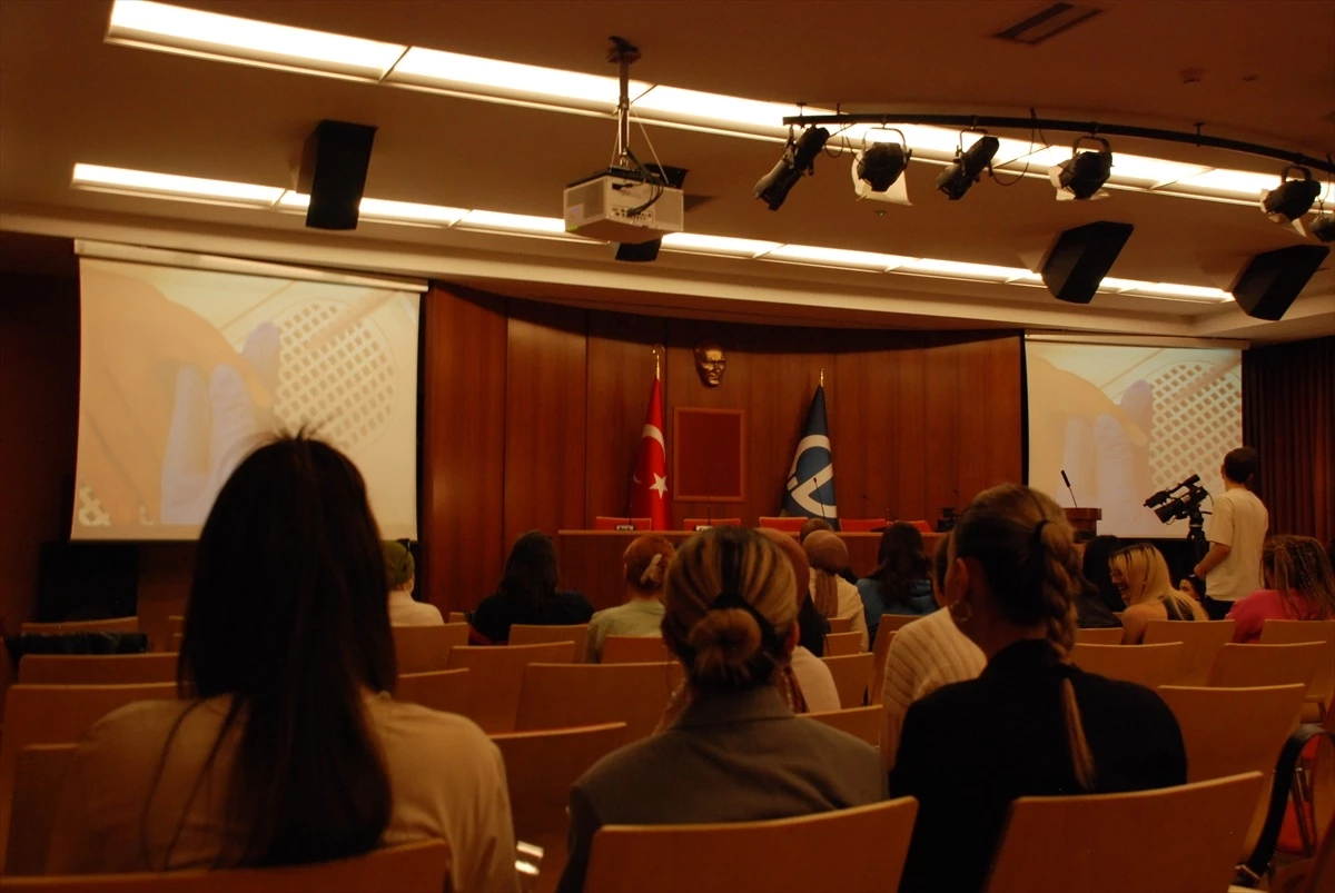Anadolu Üniversitesi\'nde tırnak süsleme semineri düzenlendi