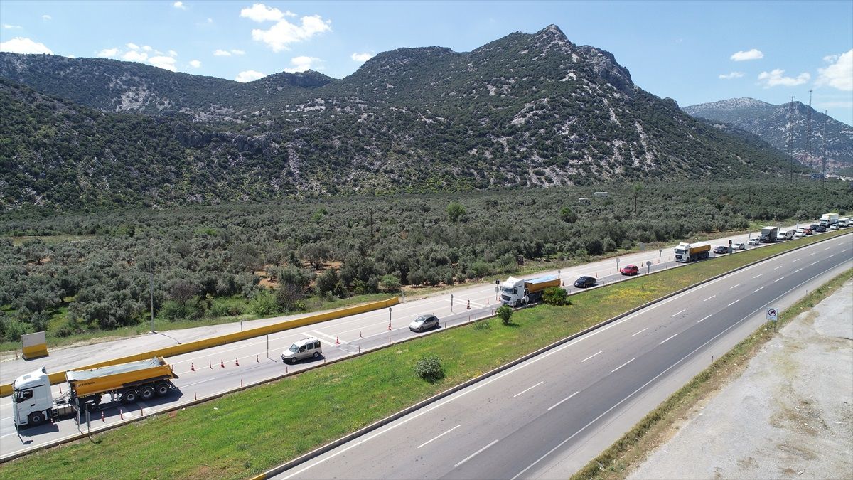 Antalya\'da Jandarma Ramazan Bayramı tatili için trafik denetimi yaptı