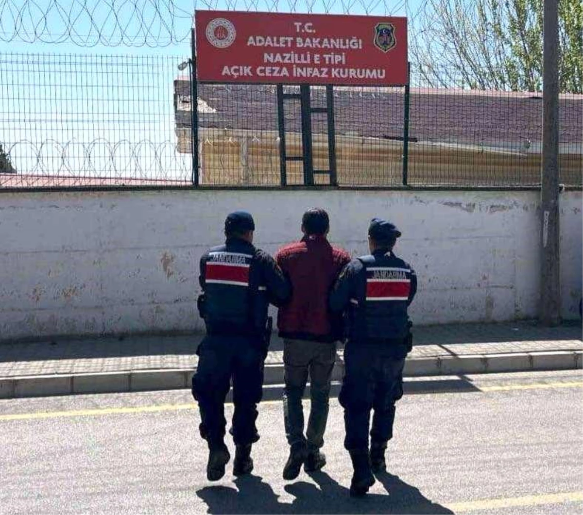 Aydın\'da Jandarma Operasyonu: Çok Sayıda Aranan Şahıs Yakalandı