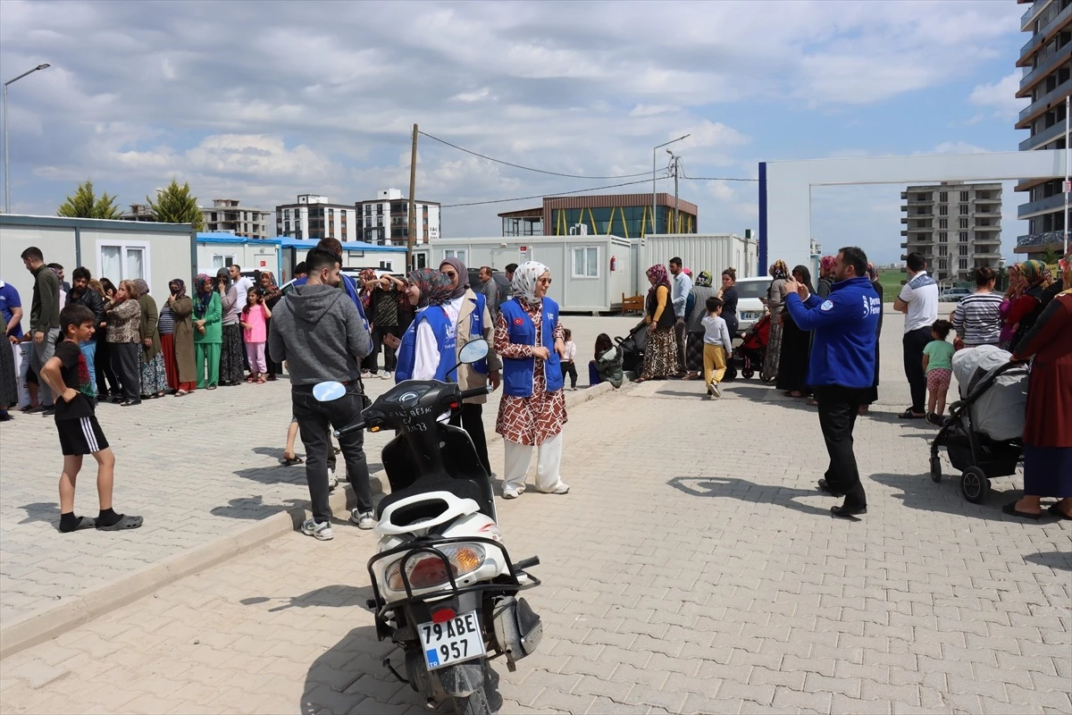 BAE Ankara Büyükelçiliği ve Deniz Feneri Derneği, Adıyaman\'daki ihtiyaç sahibi ailelere gıda yardımı yaptı