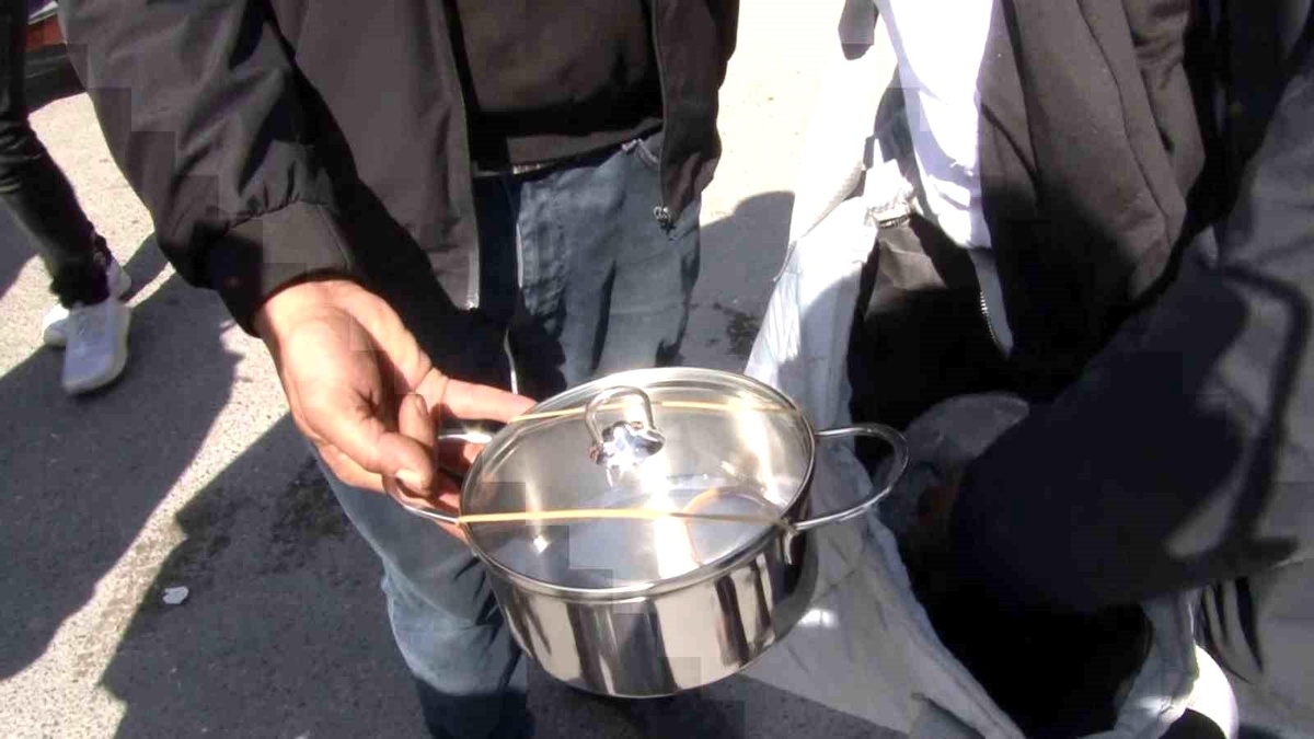 Bakırköy\'de Kadın Hırsızlar Bomba Yalanıyla Panik Yarattı