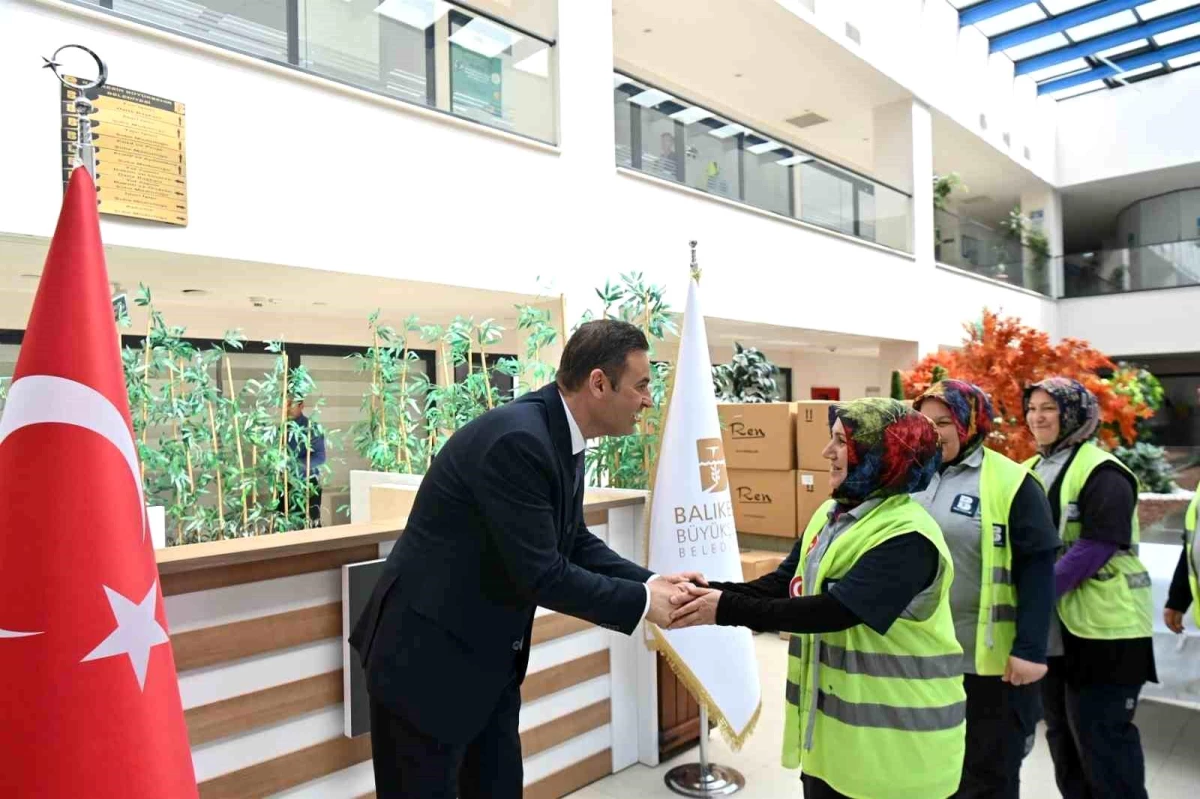 Balıkesir Büyükşehir Belediye Başkanı Ahmet Akın Personeliyle Bayramlaştı