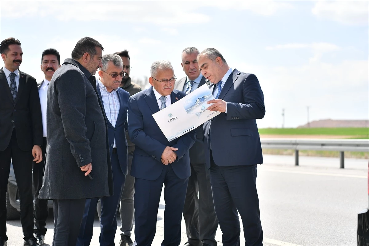 Kayseri Büyükşehir Belediye Başkanı Memduh Büyükkılıç, Tarıma Dayalı Sera İhtisas Organize Sanayi Bölgesi\'nde incelemelerde bulundu