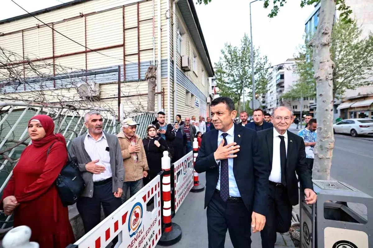 Denizli Büyükşehir Belediye Başkanı iftar çadırını ziyaret etti