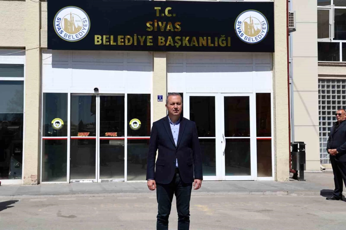 Sivas Belediyesi Hizmet Binasının Tabelası Değiştirildi