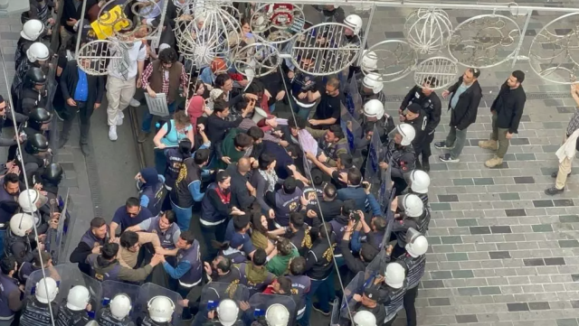 Beyoğlu'nda İsrail'le ticareti protesto edenlere ters kelepçe gözaltı! Özgür Özel'den görüntülere sert tepki