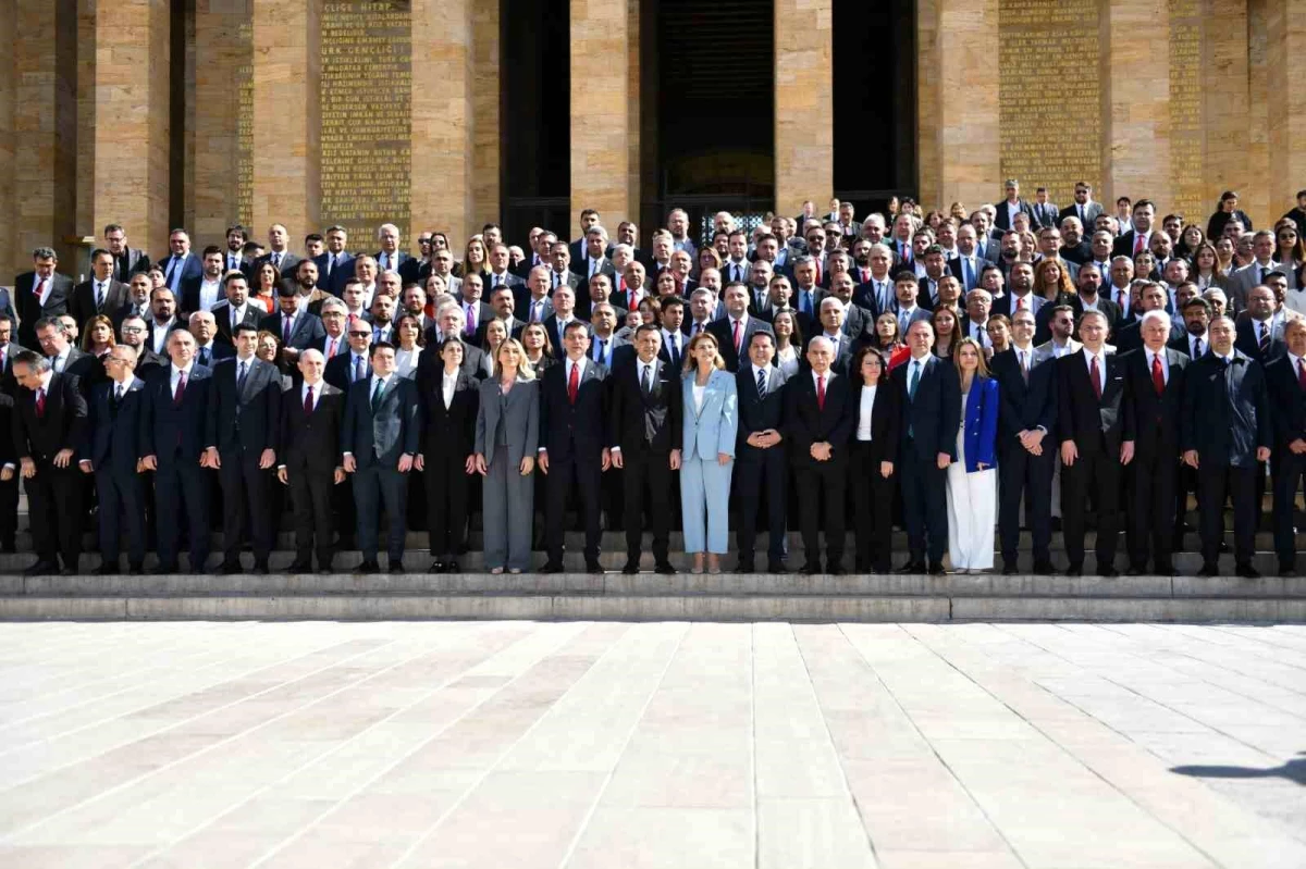 İBB Başkanı Ekrem İmamoğlu ve Belediye Başkanları Anıtkabir\'i Ziyaret Etti